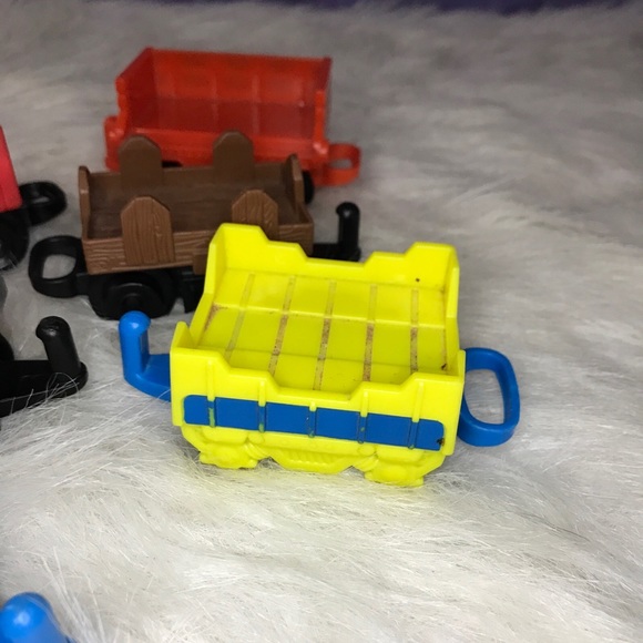 Vintage Plastic Fisher Price Train Cars w/ Caboose - Picture 7 of 16